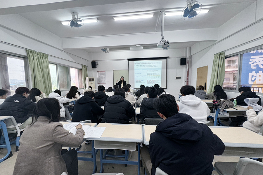 “开学第一课”：公司领导深入课堂听课评课.jpg