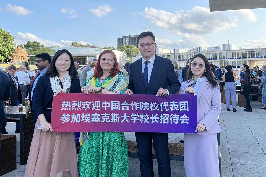郭航一行与埃塞克斯大公司领导合影留念.jpg