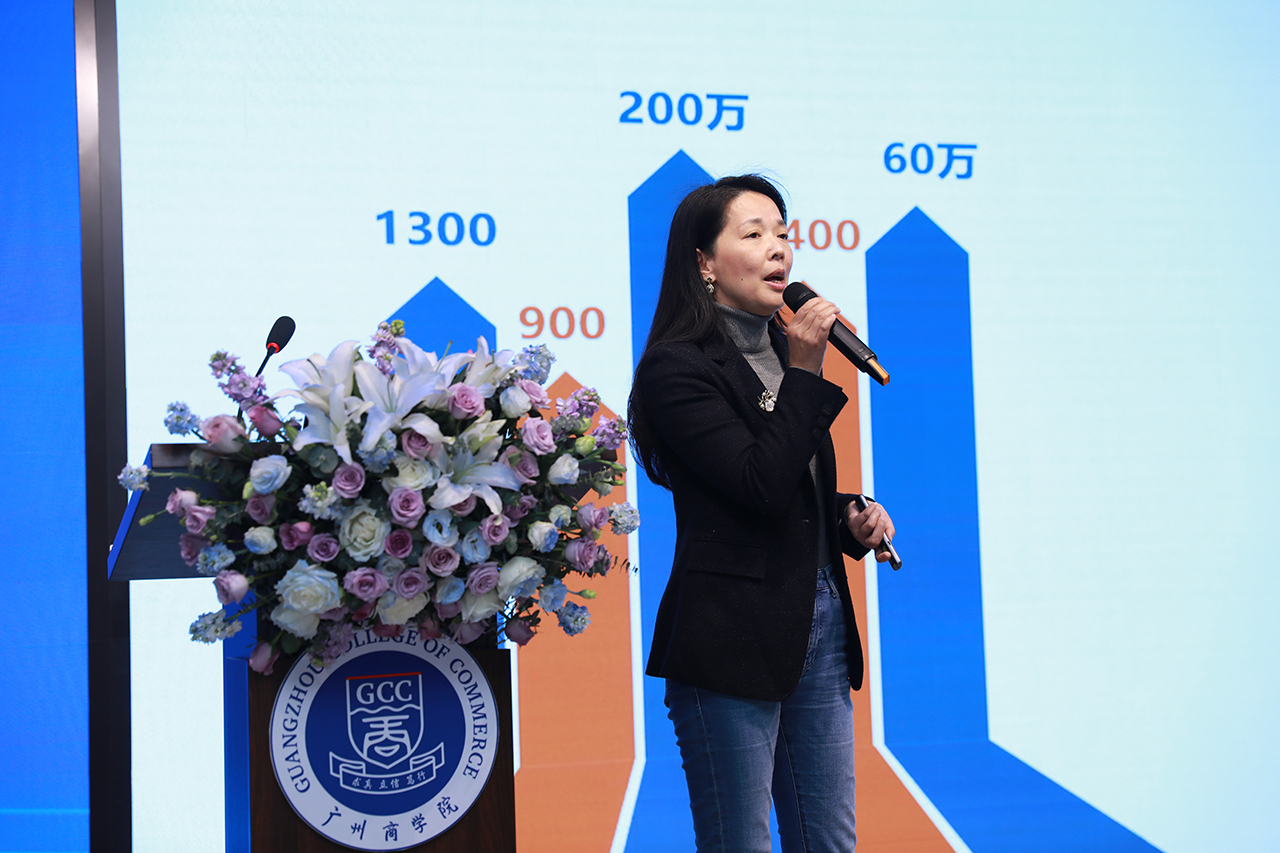 暨南大学伯明翰大学联合公司书记兼副经理李琼作专题报告.JPG