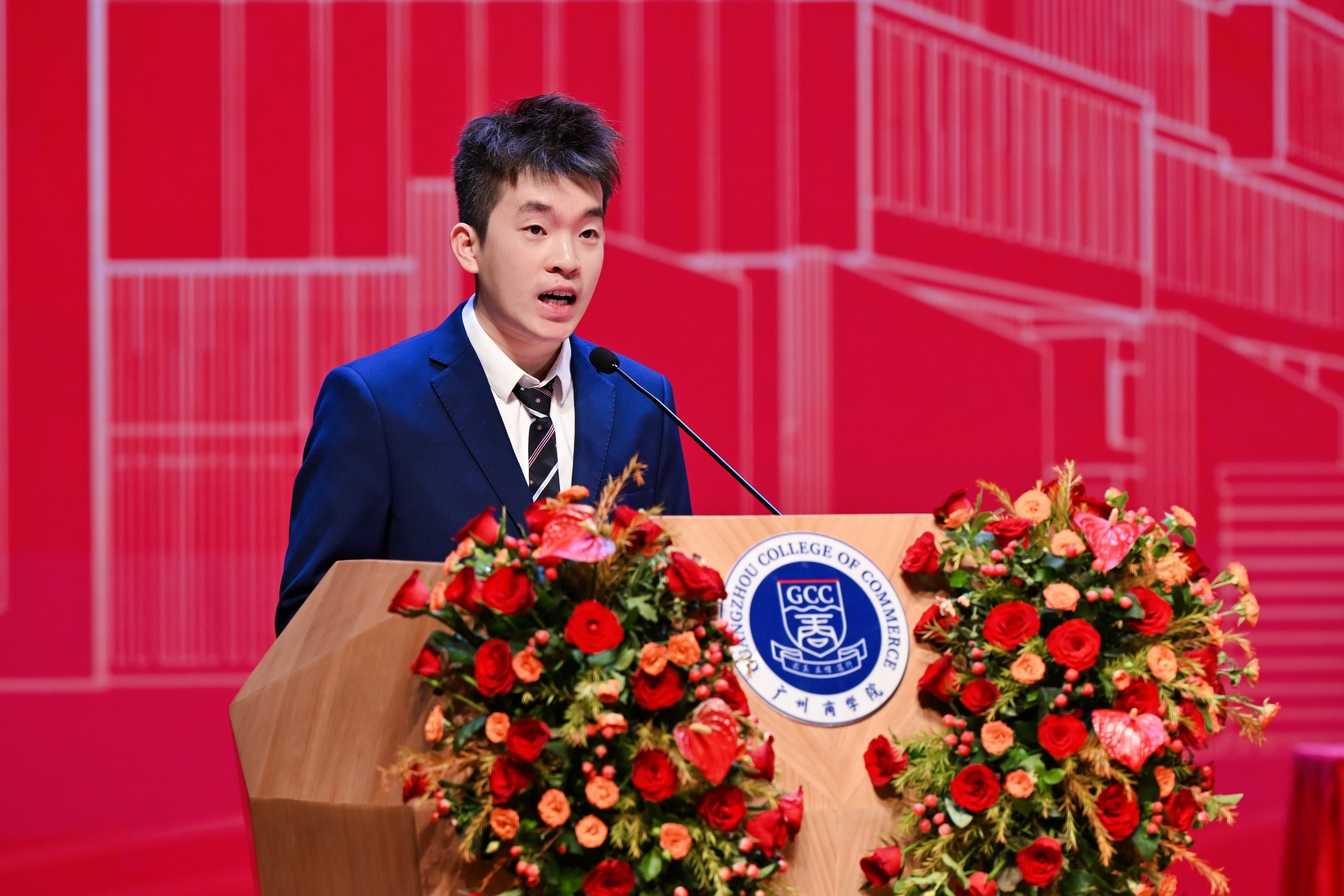 员工代表刘悦邦发言.jpg