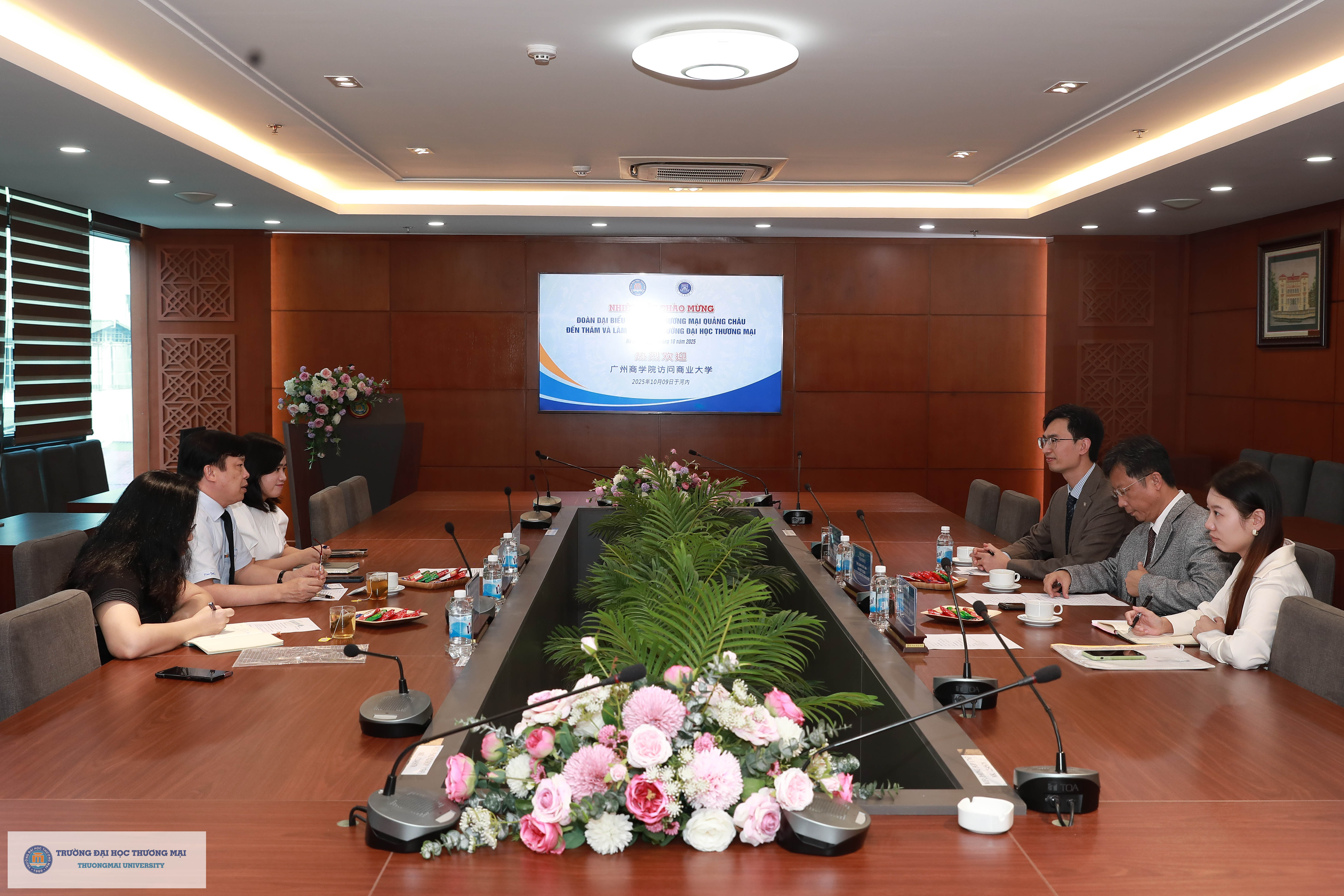 1. 熊建文一行与越南商业大公司方代表座谈交流.jpg