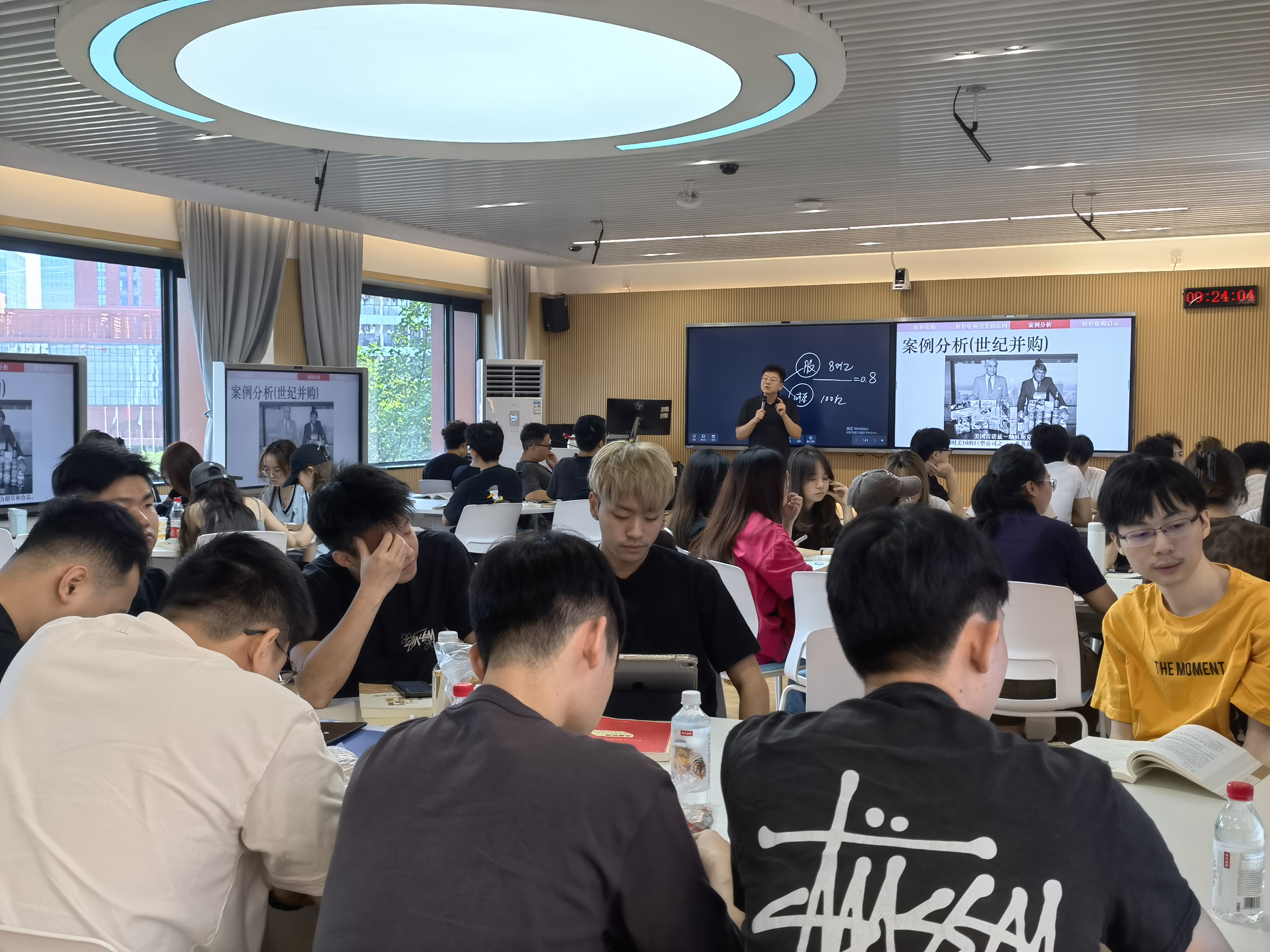张若凡老师《兼并与收购》公开课现场（二）.jpg