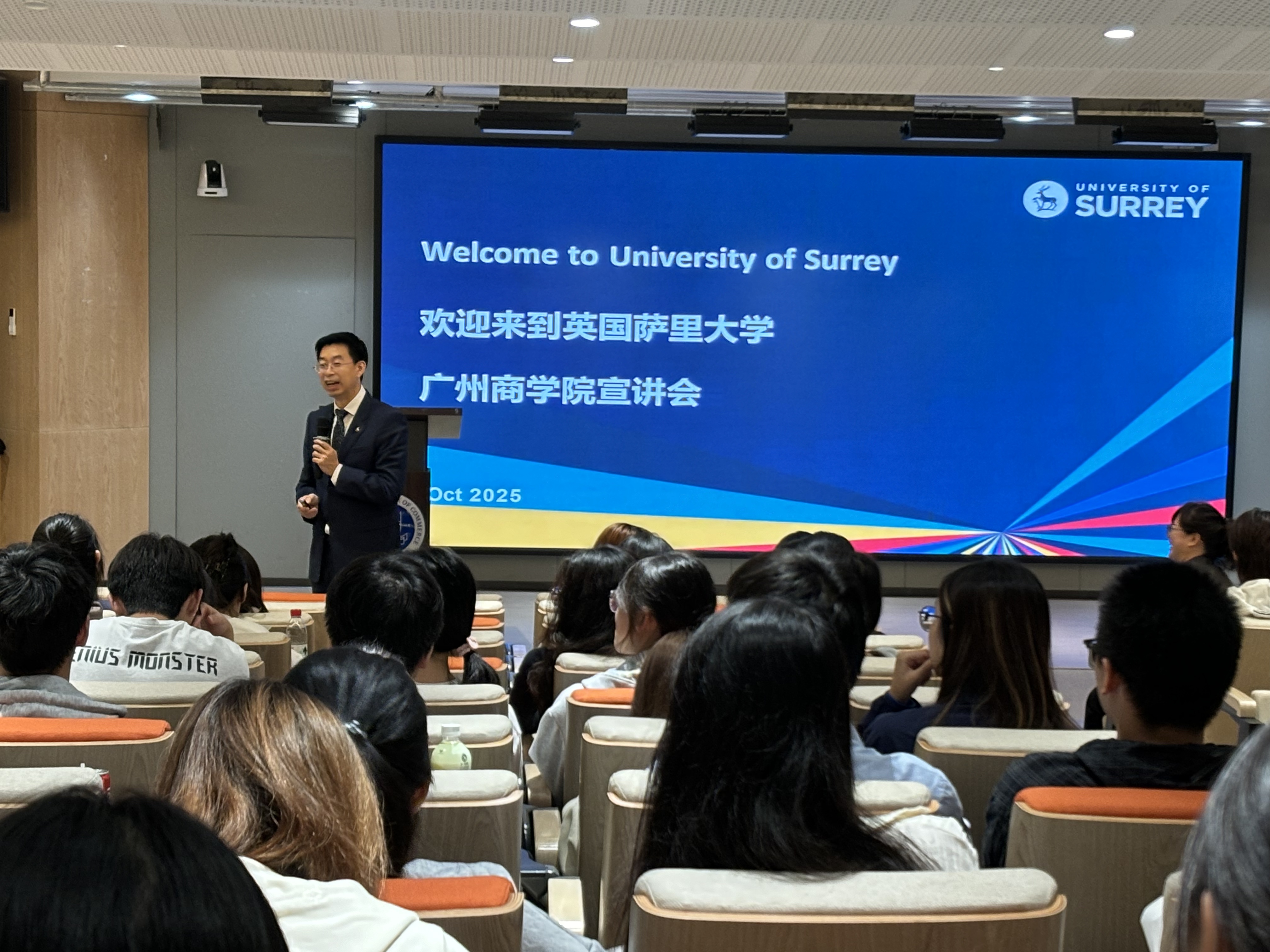 Gang Li教授与现场同学互动交流.jpg