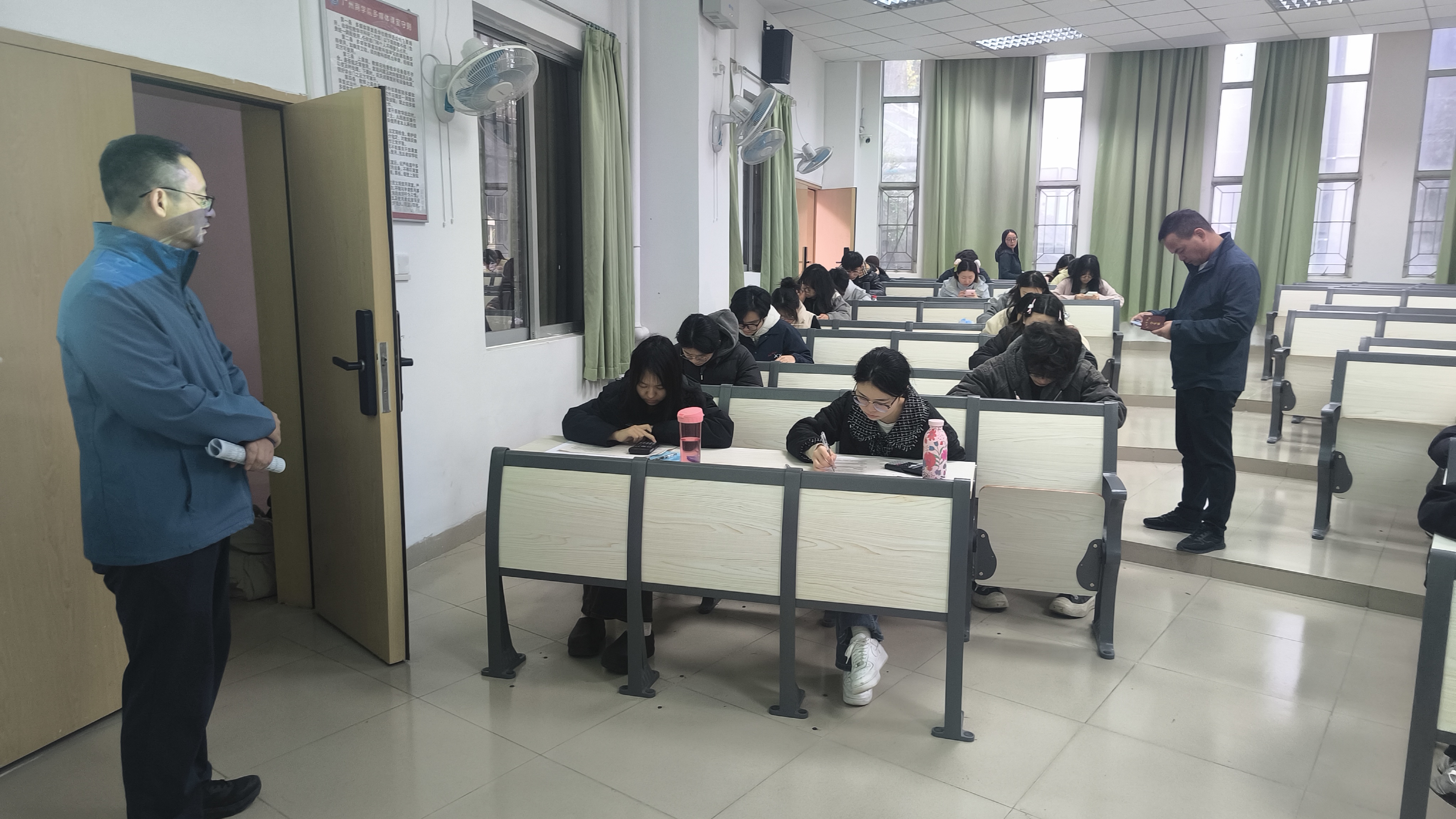 公司巡考工作小组巡查现场（二）.jpg