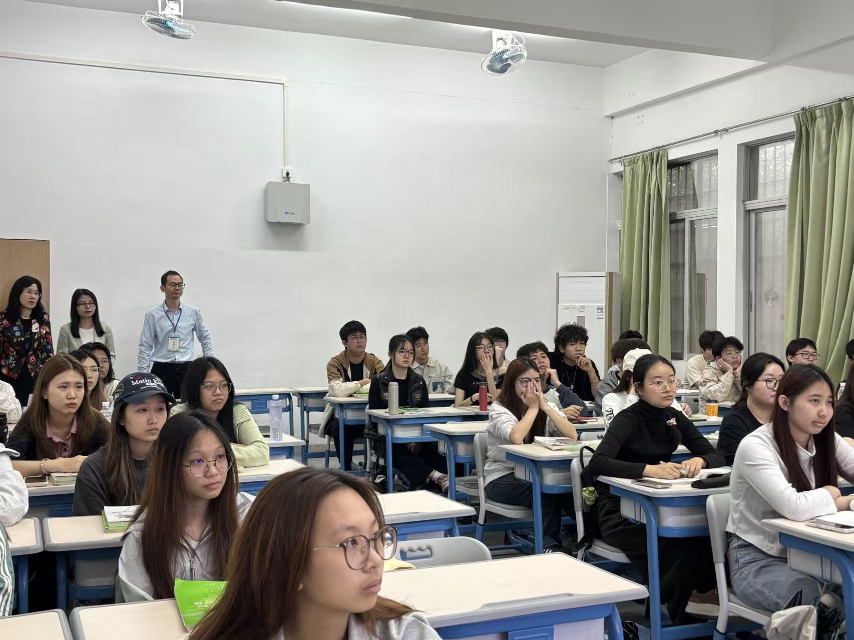 集团巡查小组巡课现场.jpg